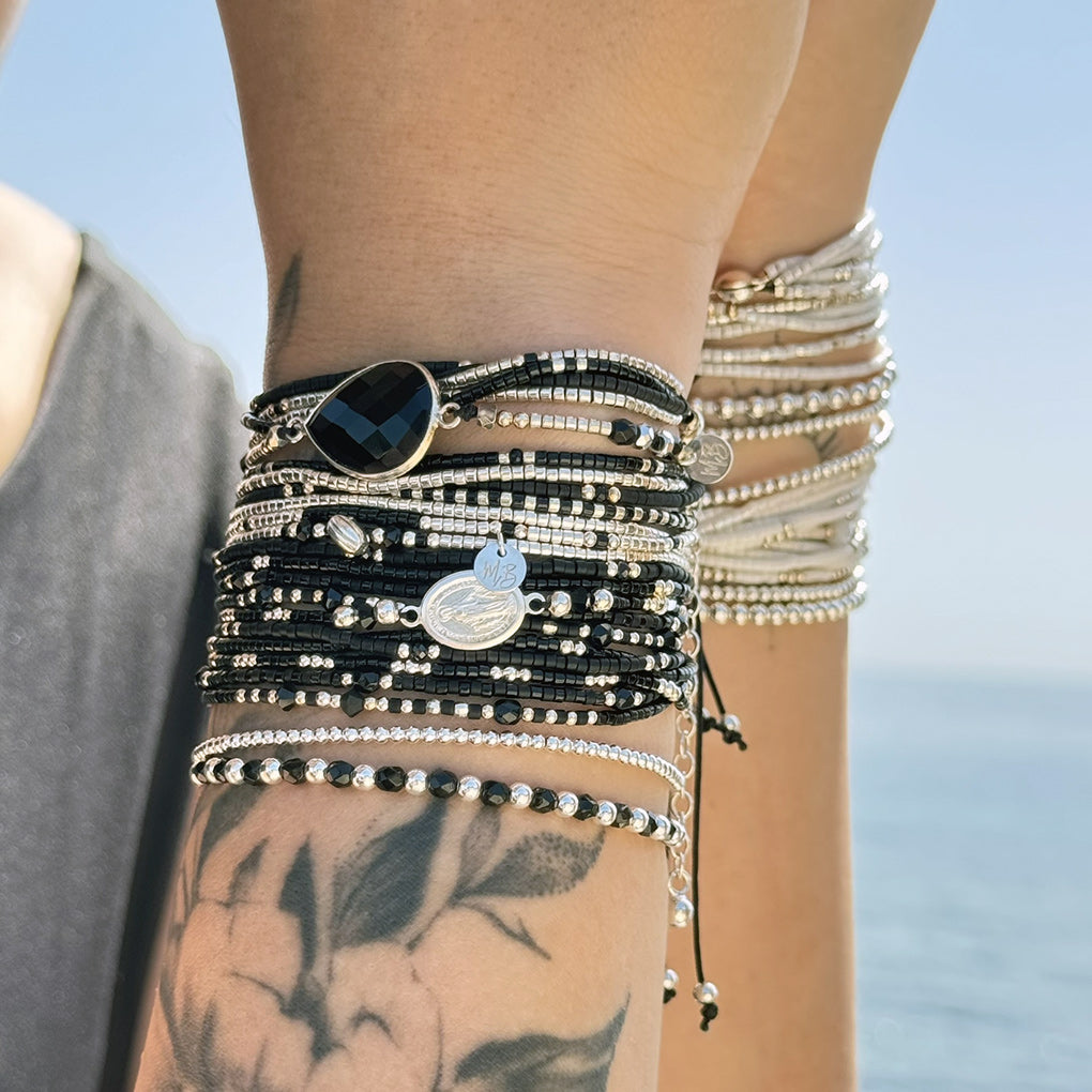Bracelet Manchette Fantaisie M8 - Noir Et Blanc, Strass Et Breloques - Neuf Avec étiquettes - Bijou Tendance