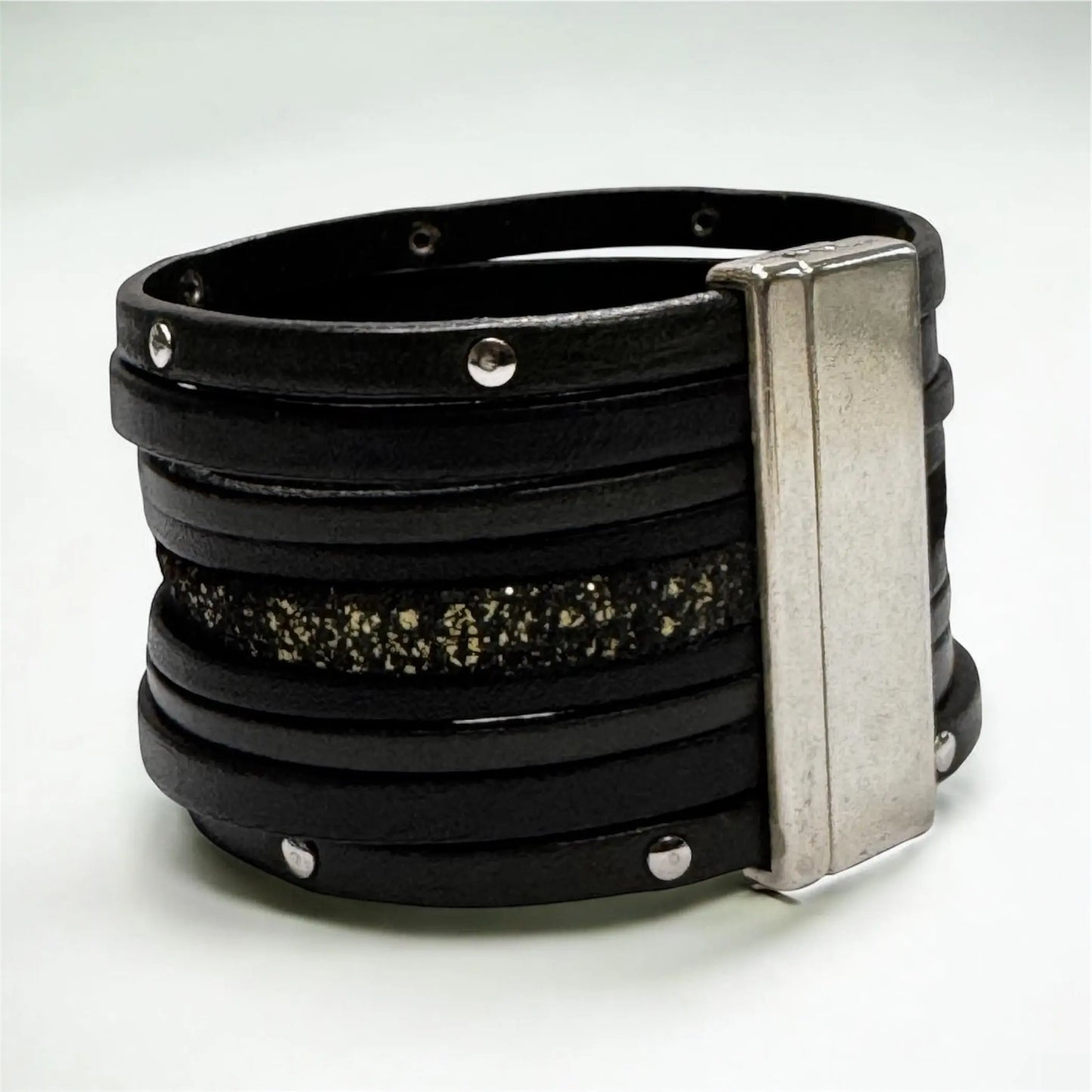 Manchette Abyss Green – Bracelet cuir noir & kaki pailleté 4 cm