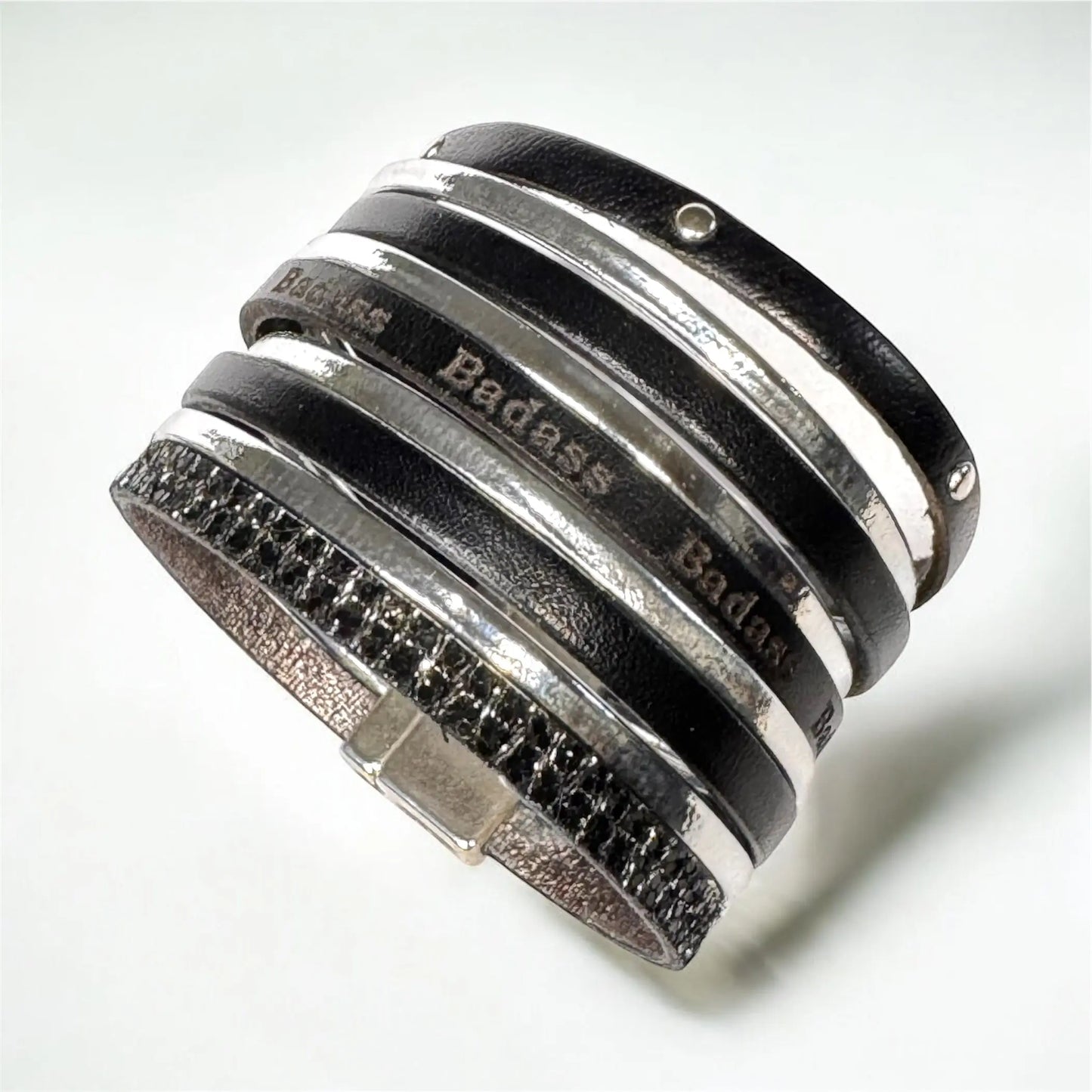 Bracelet BADASS – Manchette multi-rangs cuir noir & chrome