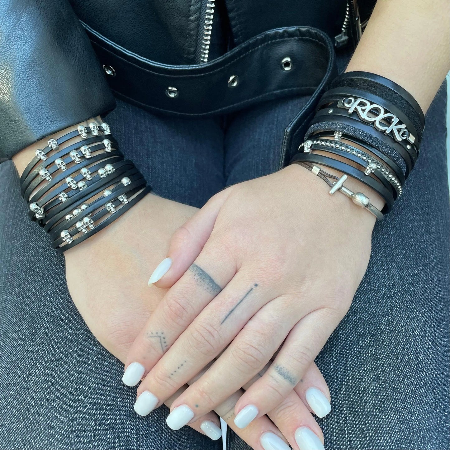 Manchette en cuir noir Skull Lisbonne - Mahana Bijoux