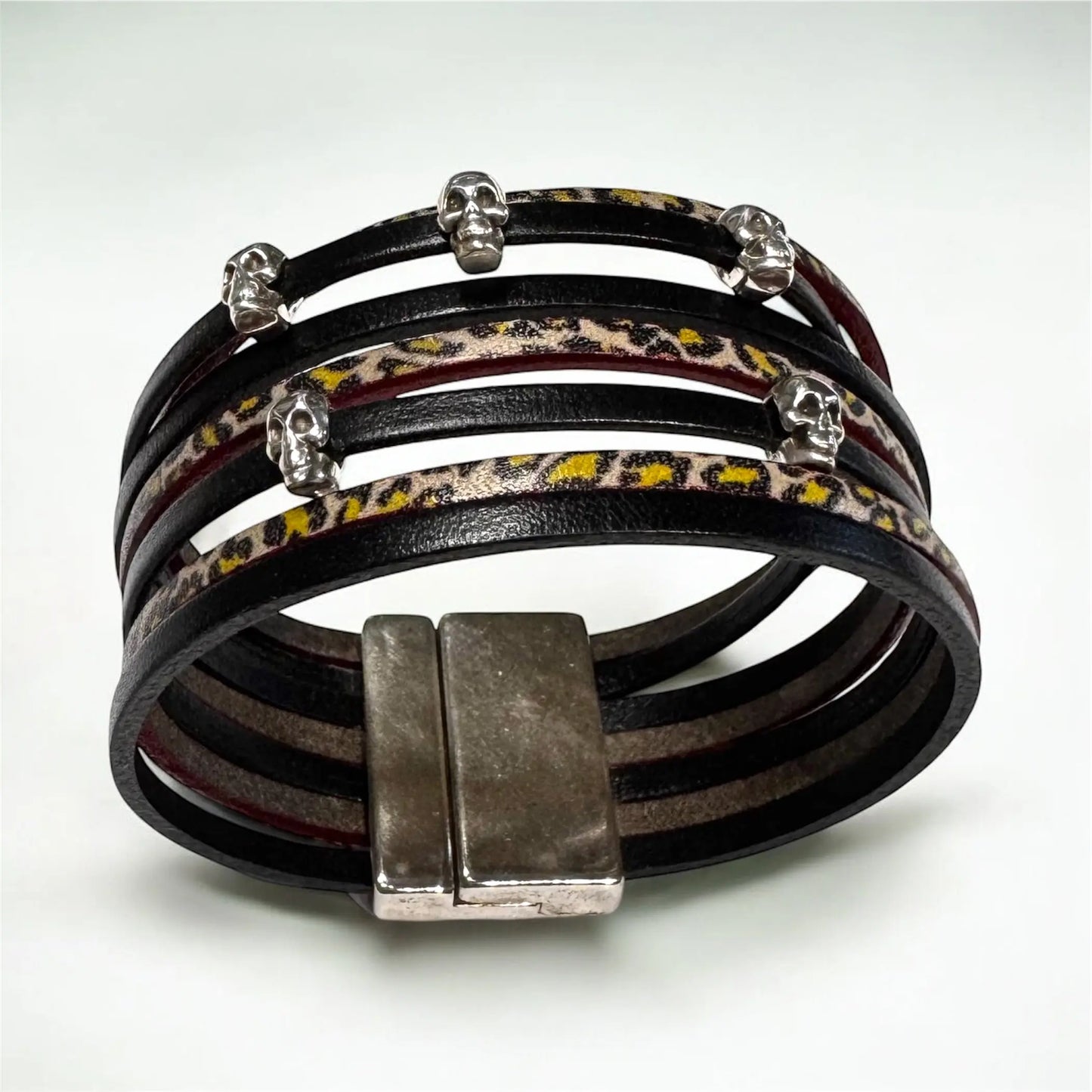 Bracelet Skull SO’ SPARK – Cuir noir & léopard, multi-rangs rock (Collection les Âmes Vagabondes)