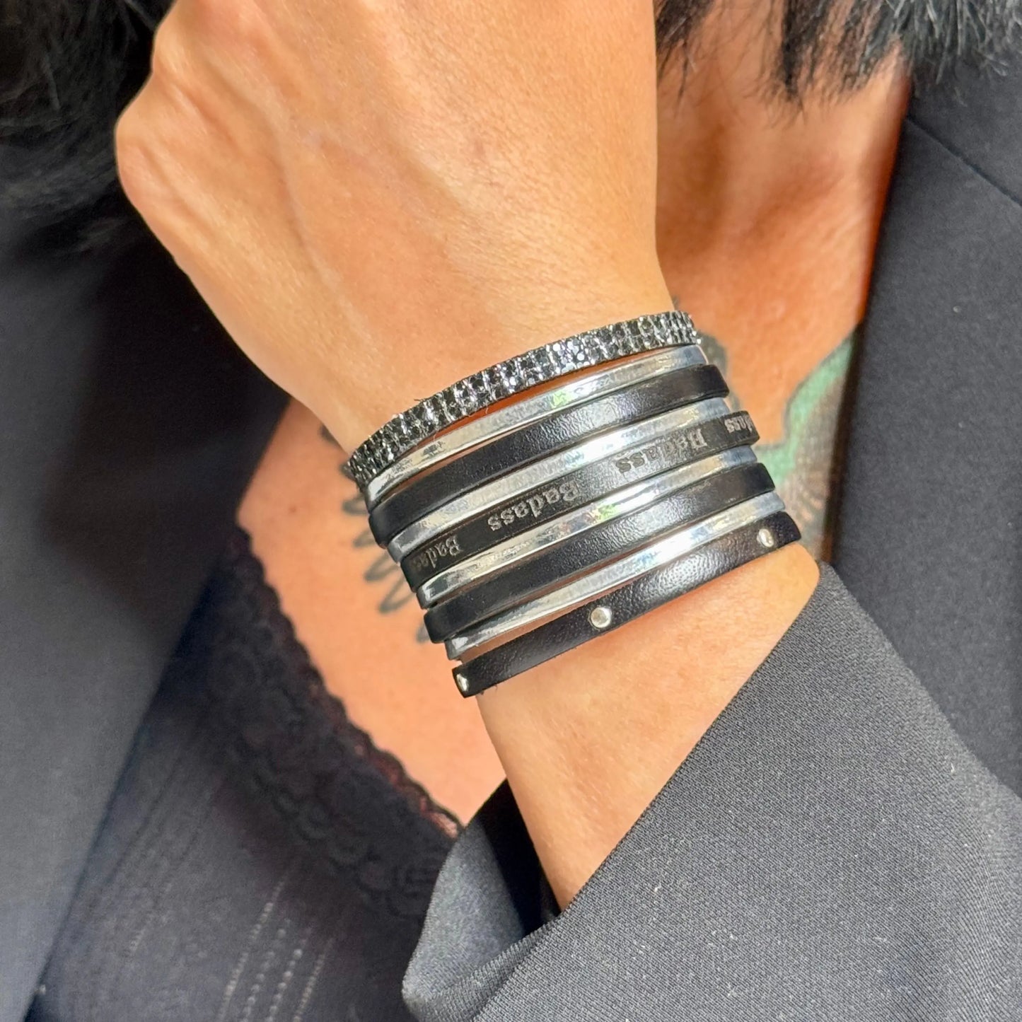 Bracelet BADASS – Manchette multi-rangs cuir noir & chrome