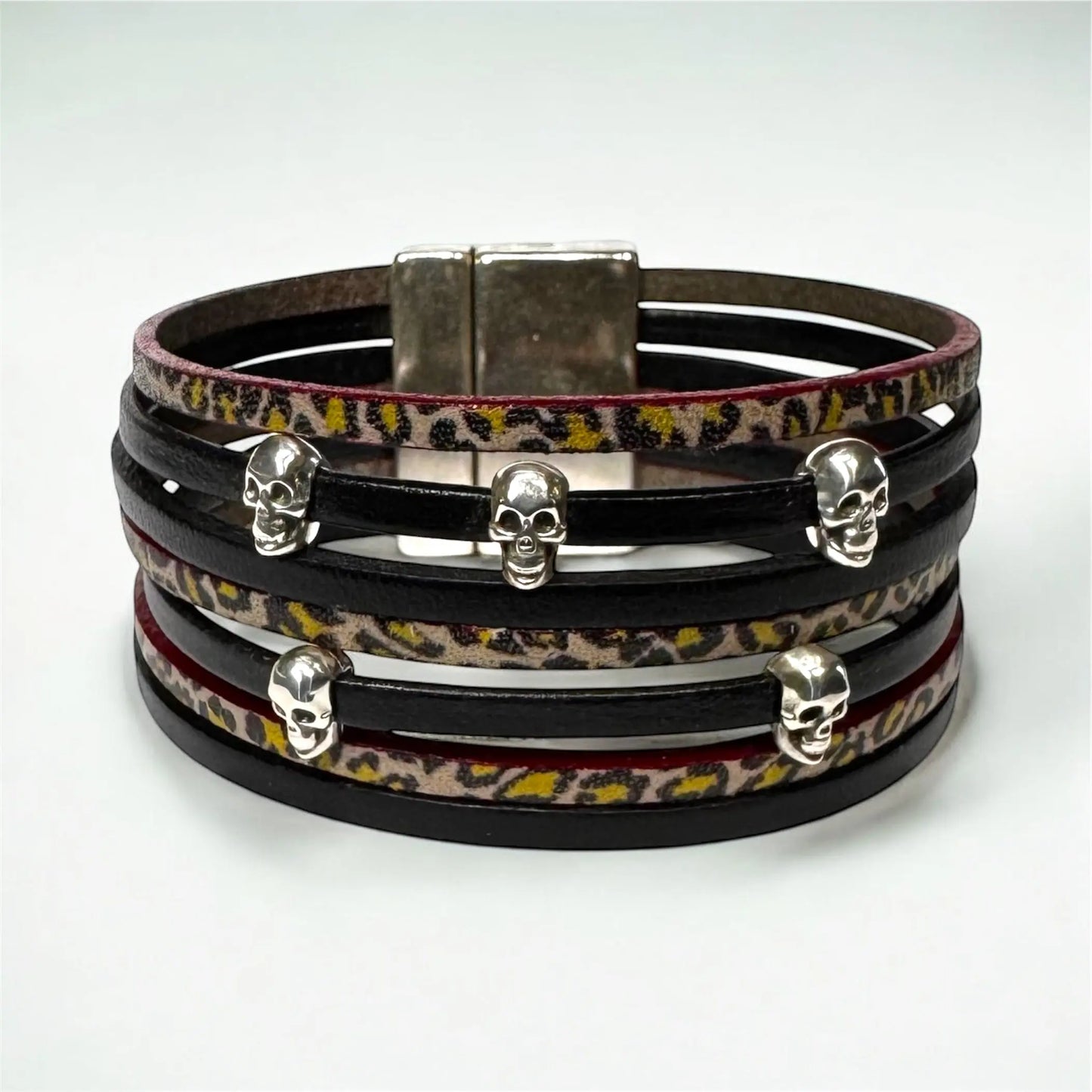 Bracelet Skull SO’ SPARK – Cuir noir & léopard, multi-rangs rock (Collection les Âmes Vagabondes)