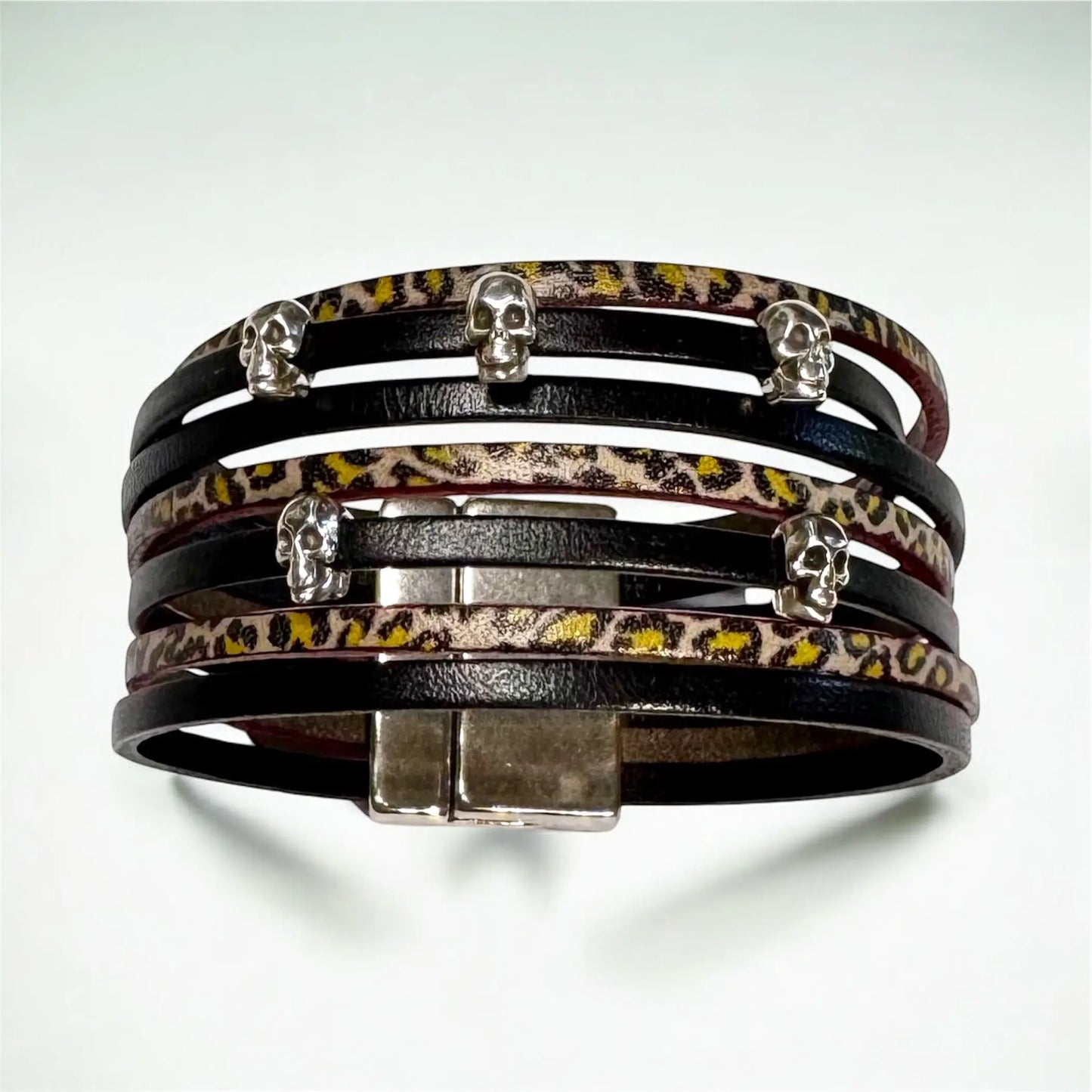 Bracelet Skull SO’ SPARK – Cuir noir & léopard, multi-rangs rock (Collection les Âmes Vagabondes)