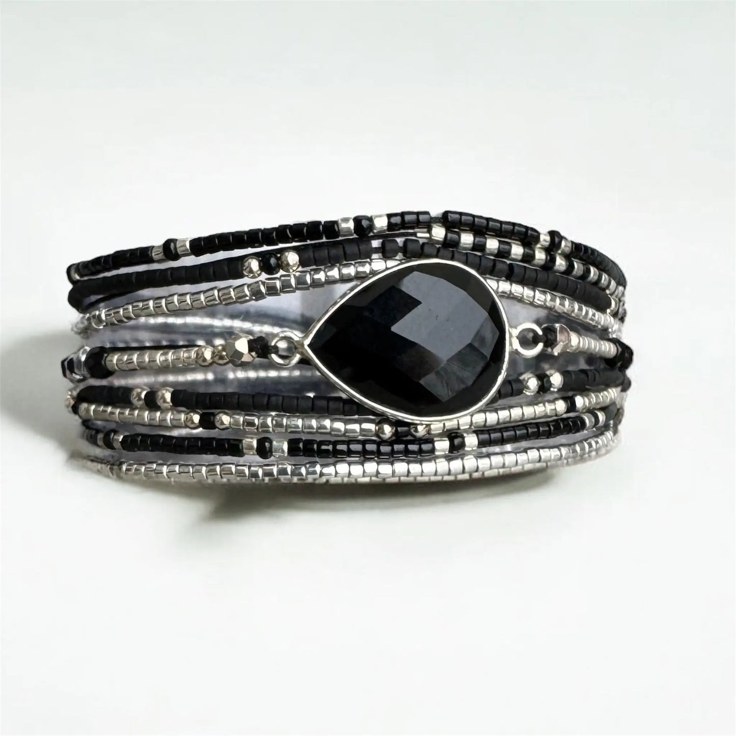 Bracelet Manchette multi rangs en argent 925 et « Larme d’Onyx »