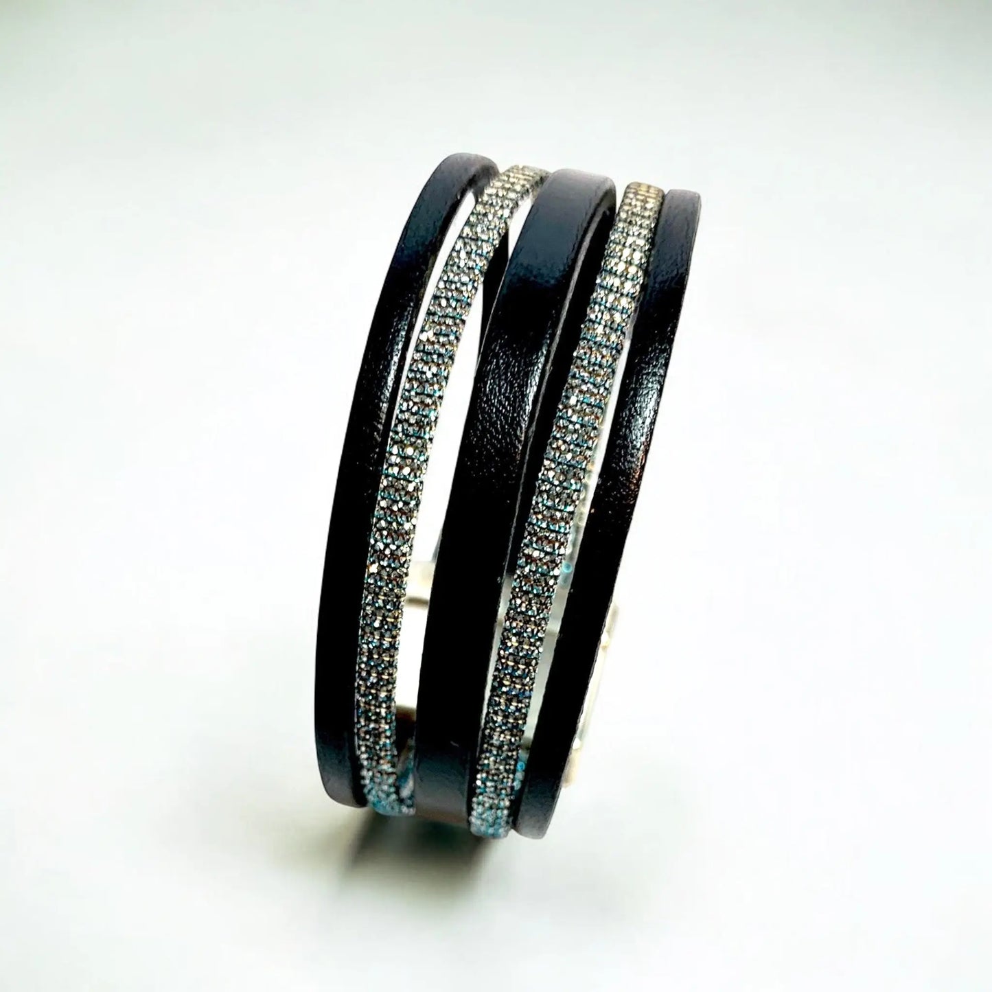 Manchette en cuir noir et paillettes