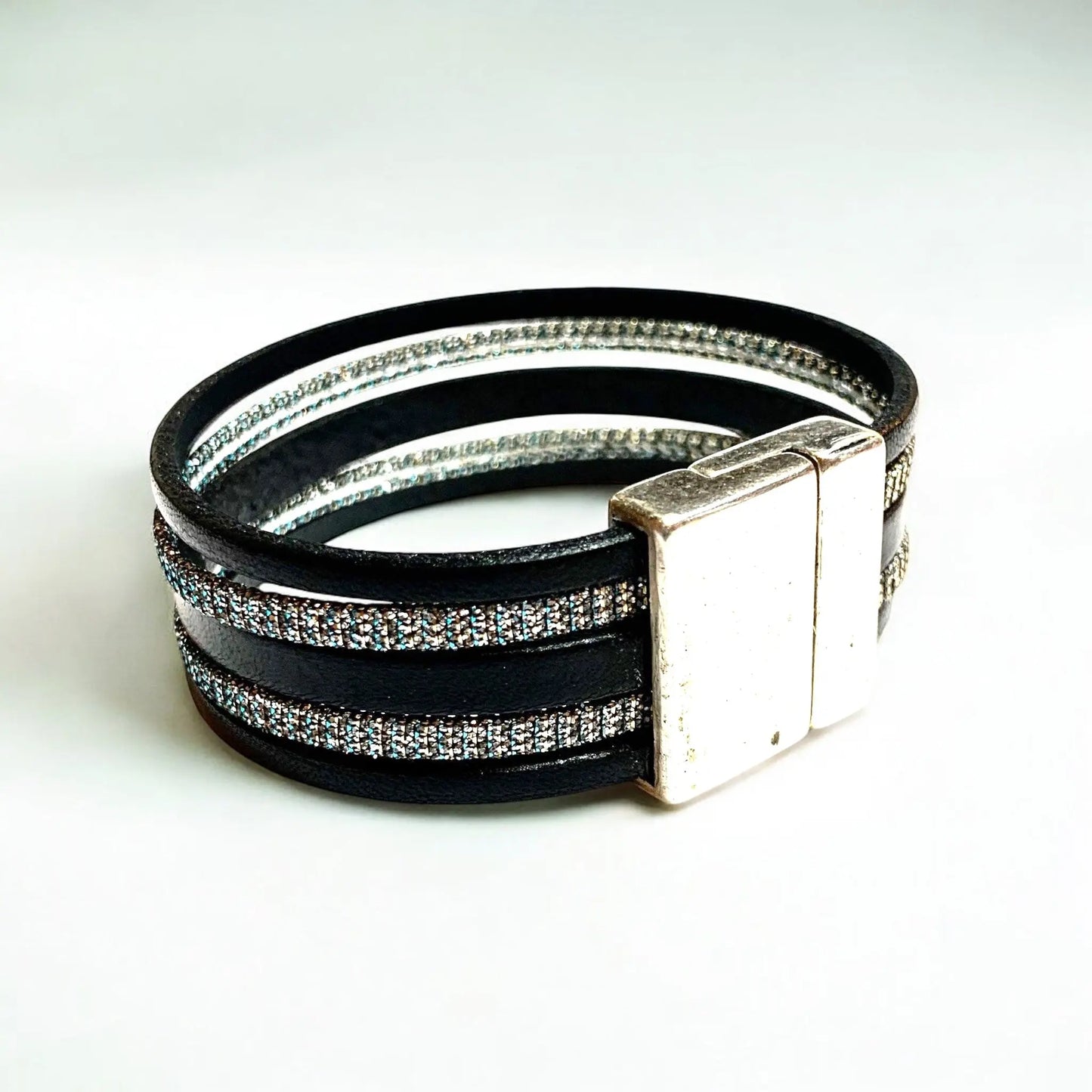 Manchette en cuir noir et paillettes