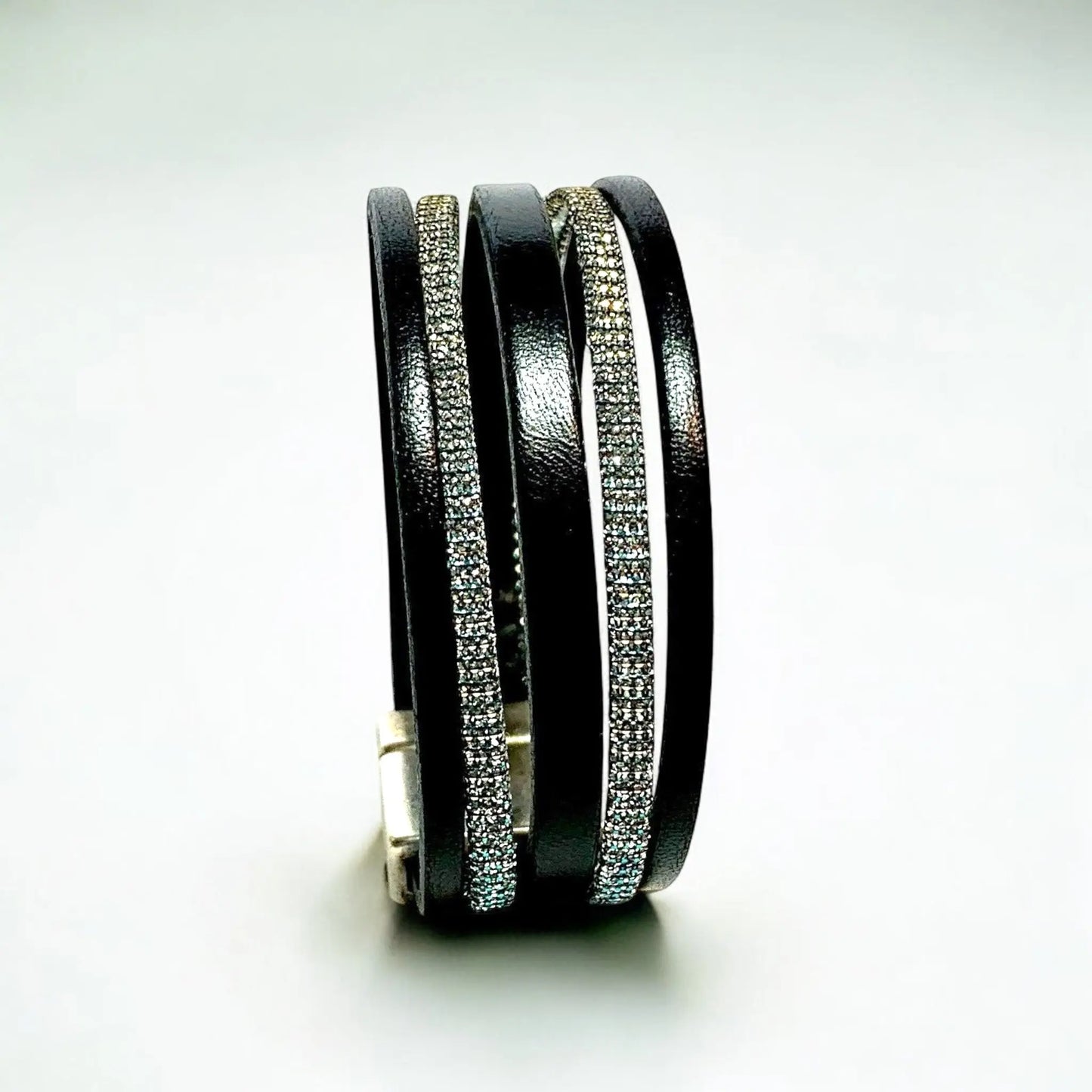 Manchette en cuir noir et paillettes