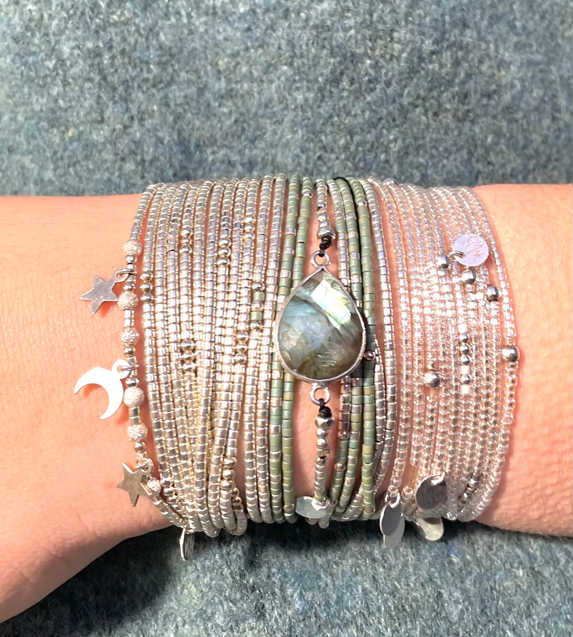 Bracelet multi tours “La Kiara” en argent 925 et sa pierre Labradorite - Mahana Bijoux 