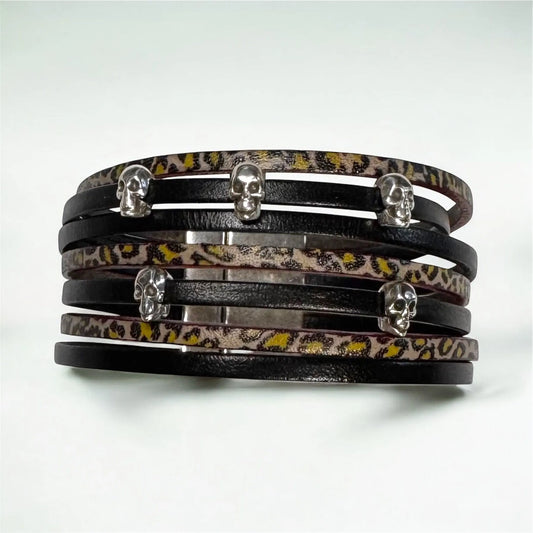 Bracelet Skull SO’ SPARK – Cuir noir & léopard, multi-rangs rock (Collection les Âmes Vagabondes)